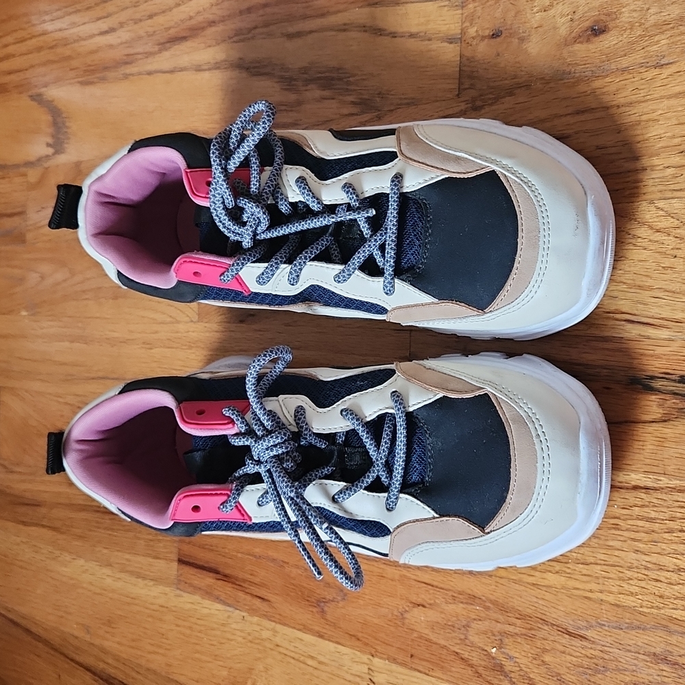 Zara Size 8 sneakers
